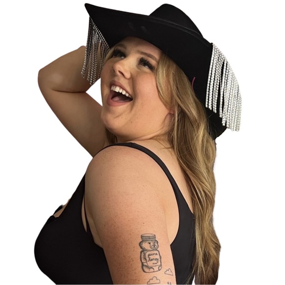 Meet your Posher, Tori - Picture 1 of 1